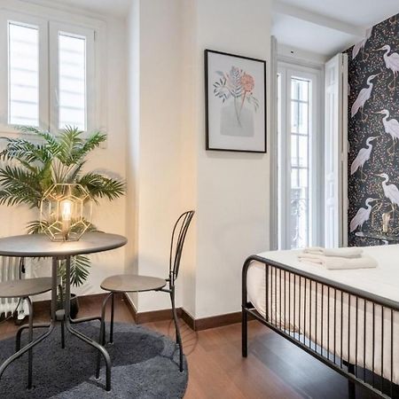 2 Bedrooms 2 Bathrooms Furnished - Malasana - Bright Stylish - Mintystay 马德里 外观 照片