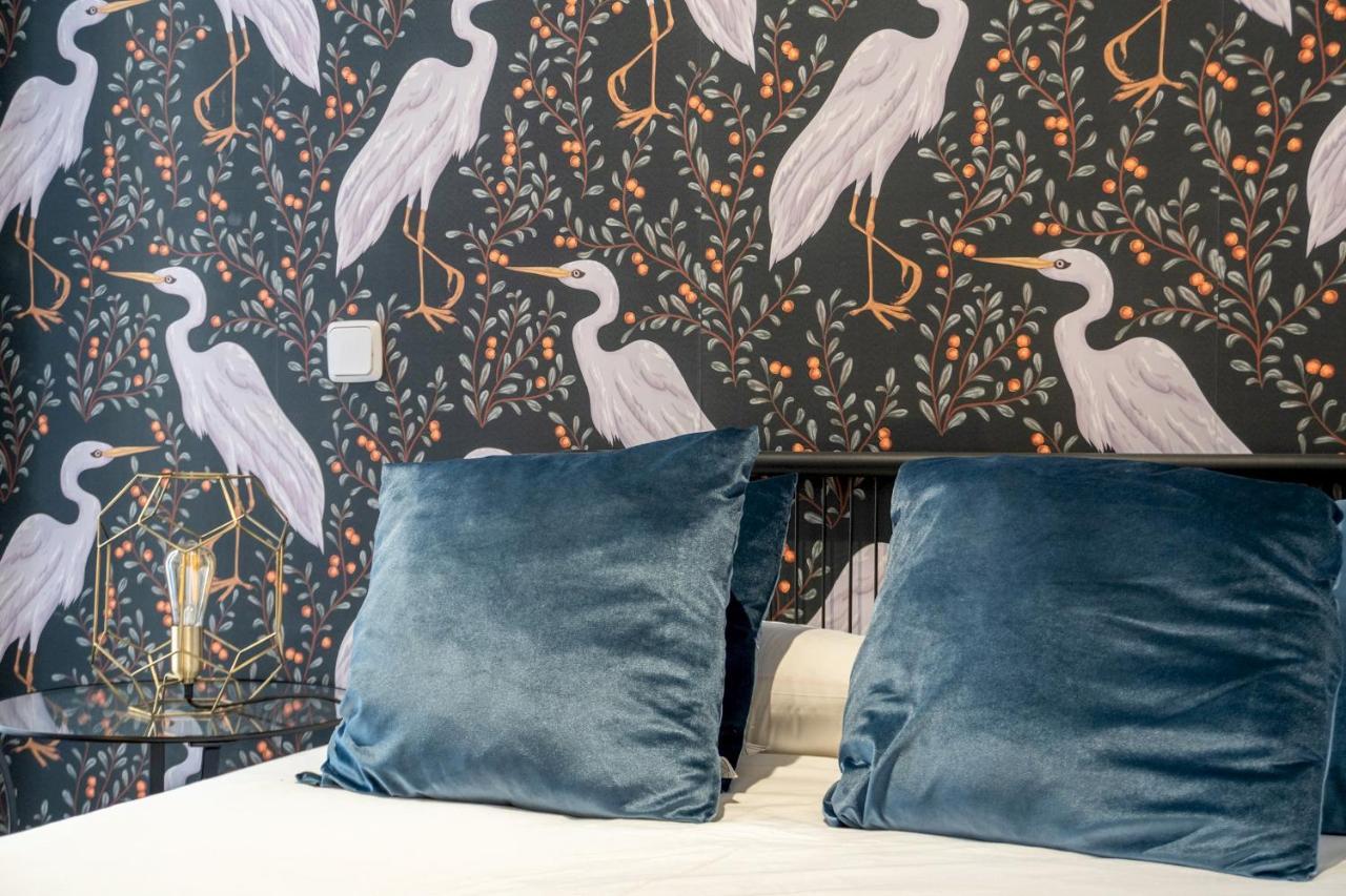 2 Bedrooms 2 Bathrooms Furnished - Malasana - Bright Stylish - Mintystay 马德里 外观 照片