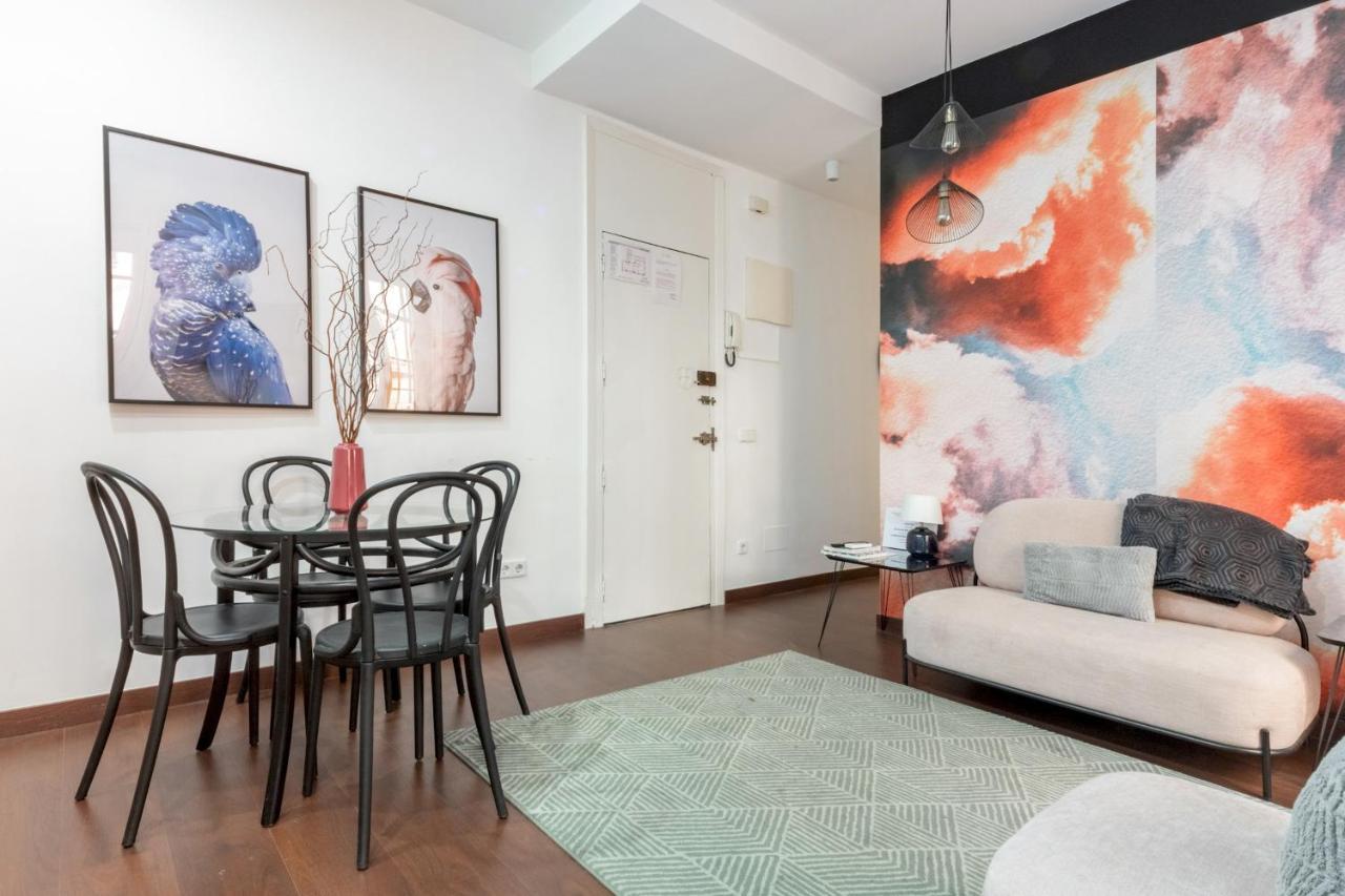 2 Bedrooms 2 Bathrooms Furnished - Malasana - Bright Stylish - Mintystay 马德里 外观 照片