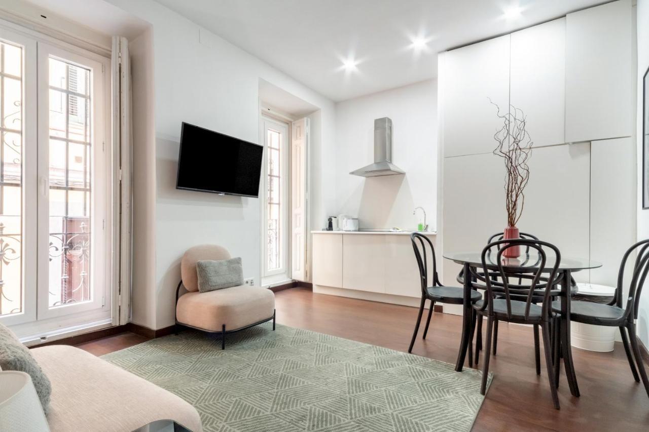 2 Bedrooms 2 Bathrooms Furnished - Malasana - Bright Stylish - Mintystay 马德里 外观 照片