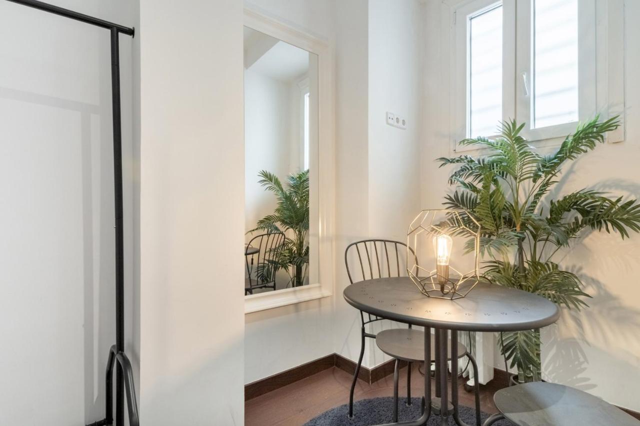 2 Bedrooms 2 Bathrooms Furnished - Malasana - Bright Stylish - Mintystay 马德里 外观 照片