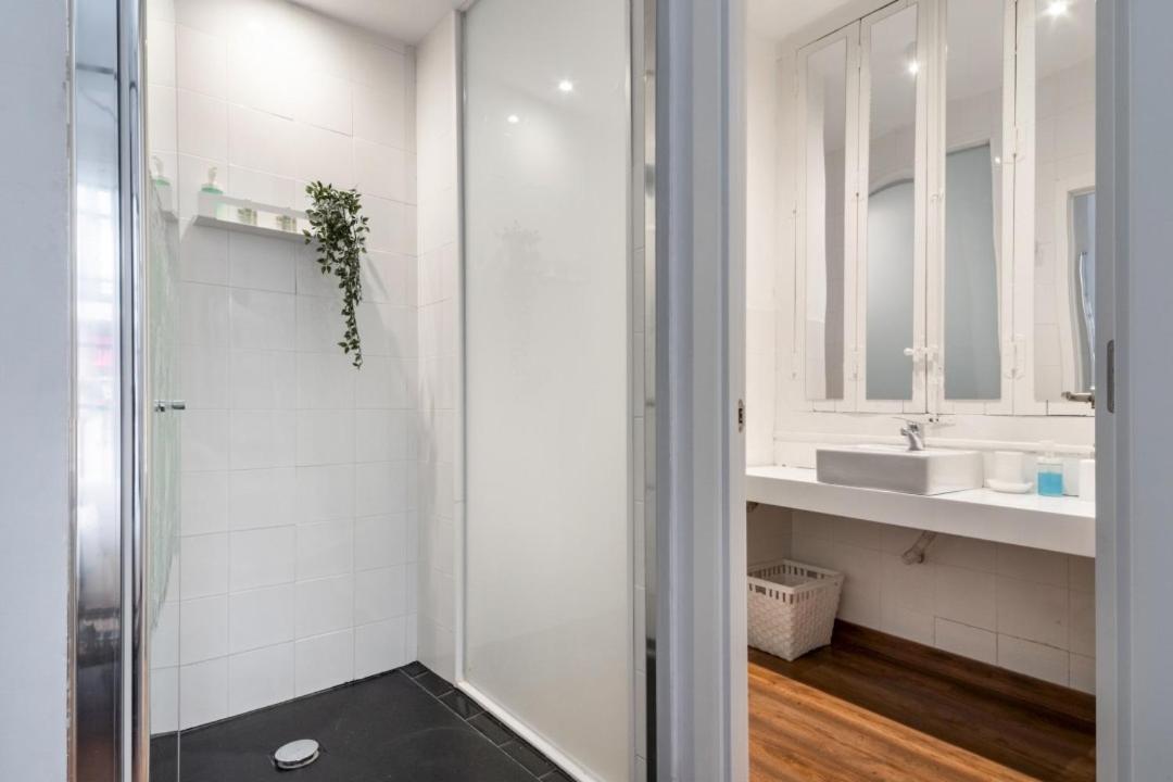 2 Bedrooms 2 Bathrooms Furnished - Malasana - Bright Stylish - Mintystay 马德里 外观 照片