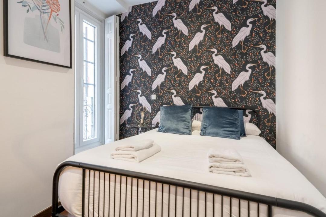 2 Bedrooms 2 Bathrooms Furnished - Malasana - Bright Stylish - Mintystay 马德里 外观 照片