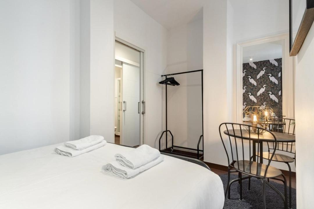 2 Bedrooms 2 Bathrooms Furnished - Malasana - Bright Stylish - Mintystay 马德里 外观 照片