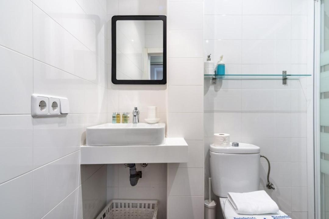 2 Bedrooms 2 Bathrooms Furnished - Malasana - Bright Stylish - Mintystay 马德里 外观 照片